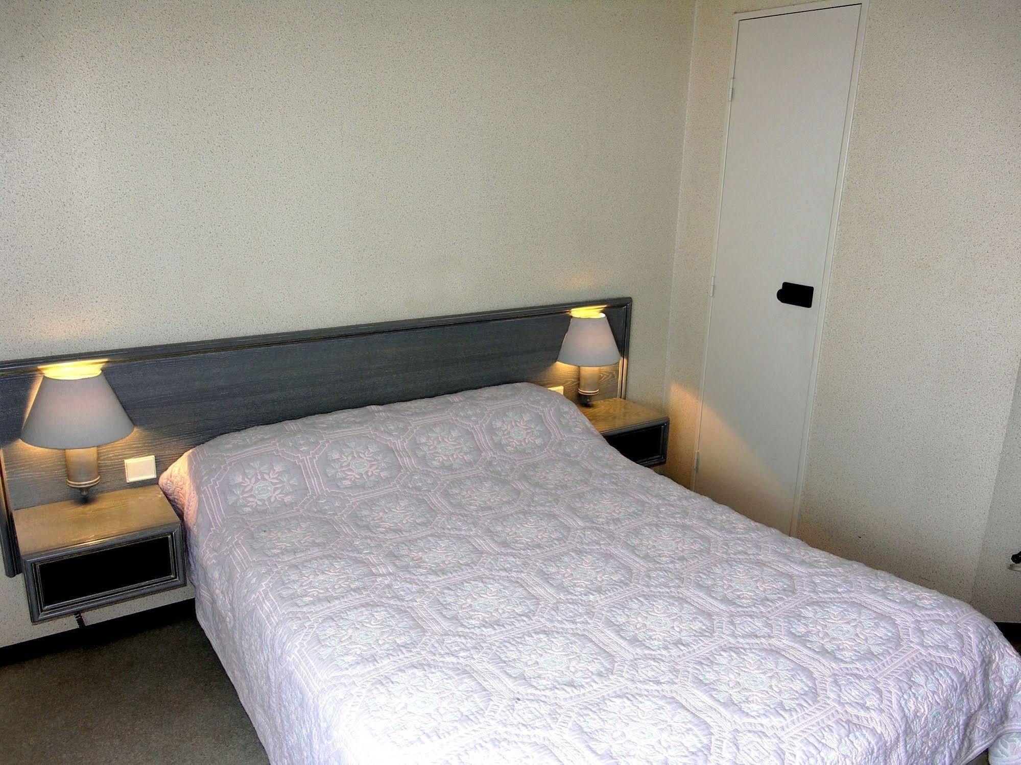 Hotel Du Commerce Tronget Экстерьер фото