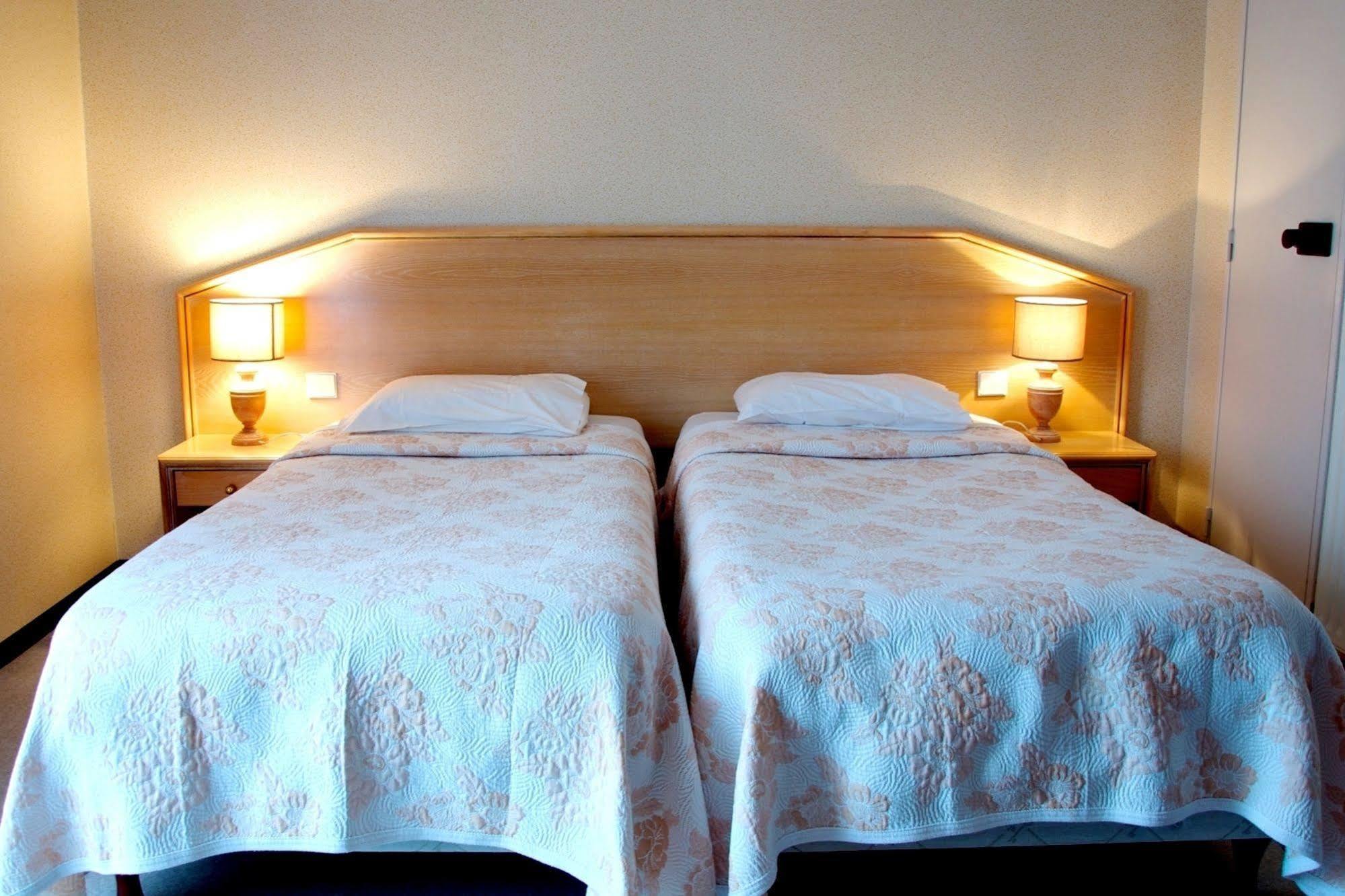 Hotel Du Commerce Tronget Экстерьер фото